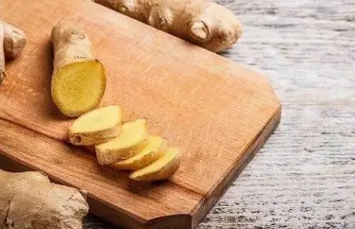 内科主任提醒：肝不好的人，应少吃4种食物，肝或会慢慢的变好