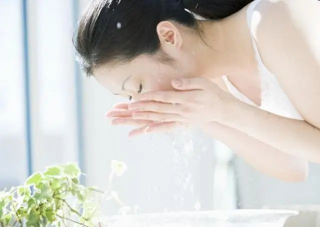 长期用“硫磺皂”洗脸洗澡，皮肤的改变有多大？现在知道也不算晚