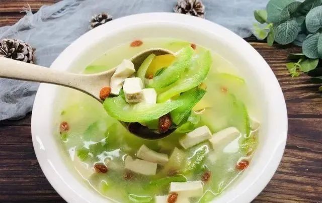 服用“阿司匹林”，身体会发生啥变化？除服药外，这3点也需注意