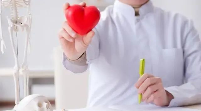 人为什么会得冠心病？该如何辅助治疗？