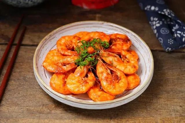 查出肺结节，不能吃“大虾”吗？坦白说：夏季养肺，常吃“4白”