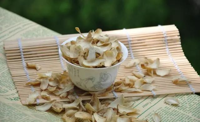 查出肺结节，不能吃“大虾”吗？坦白说：夏季养肺，常吃“4白”