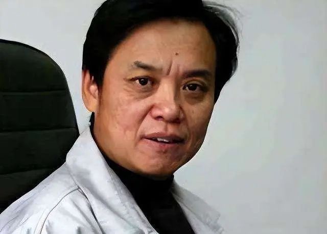 从肺癌晚期到肿瘤消失，人民日报记者抗癌成功，3个忠告分享给您