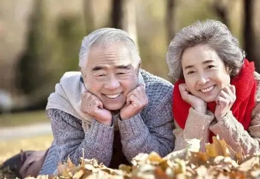 退休医生坦言：寿命长不是多走路和多睡觉，或是坚持这2件小事