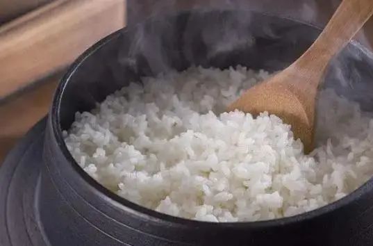 米饭二次加热会“致癌”吗？提醒：这5种食物，最好别二次加热