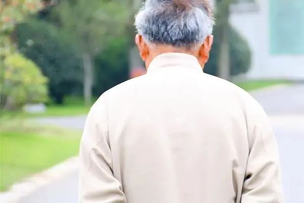 年龄越大越要吃肉？多吃肉于老人而言，到底是好是坏？真相如何