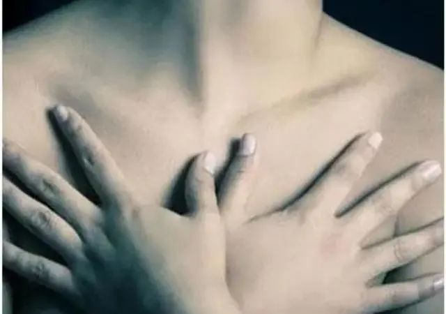 有些女性为什么容易患乳腺癌呢？医生提示：尽量避免这几种行为