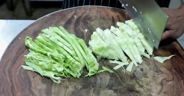明日大暑，建议中年人：常吃这5样菜，花不几个钱，清新又滋补