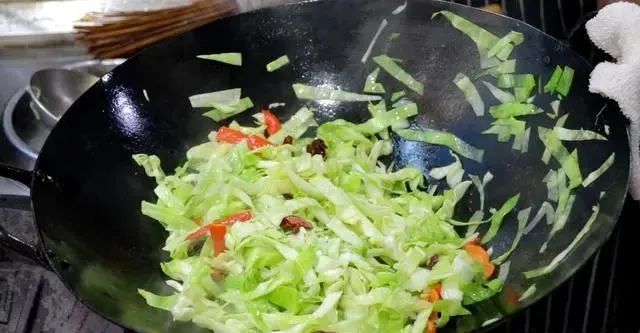 明日大暑，建议中年人：常吃这5样菜，花不几个钱，清新又滋补
