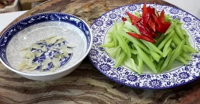 明日大暑，建议中年人：常吃这5样菜，花不几个钱，清新又滋补