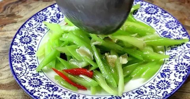 明日大暑，建议中年人：常吃这5样菜，花不几个钱，清新又滋补