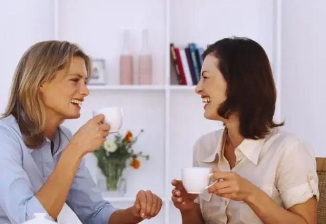 女生坚持每天喝杯咖啡，是延缓衰老还是促进衰老呢？看医生怎么说