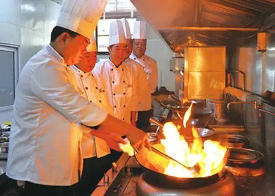 饭店“最脏的”4道菜，厨师下饭店从来不点，很多人却经常在吃