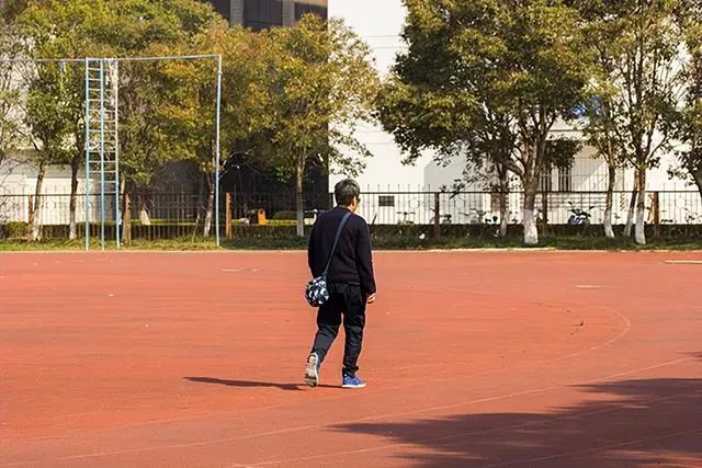分析：没三高，不抽烟，年仅48岁却得了心梗的原因可能是什么？