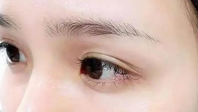 大蒜在眉毛上擦两下，或能帮我们解决什么问题呢？早了解早受益