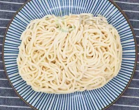 吃面条真的会升血糖吗？医生：若想血糖慢慢降，可多吃这7物