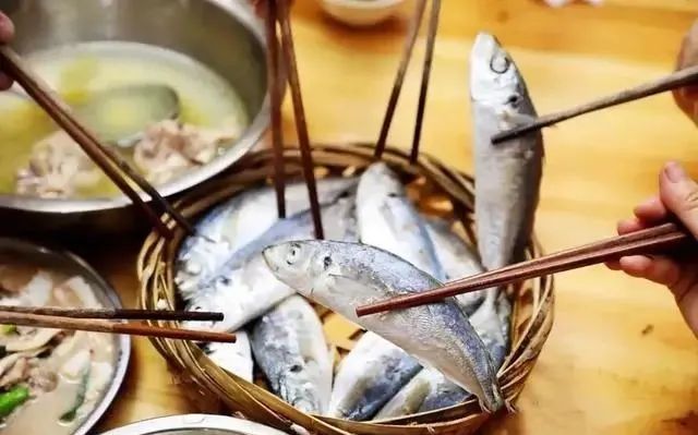 入伏后，遇到这5种鱼我从不讲价，可遇不可求！营养极高又美味