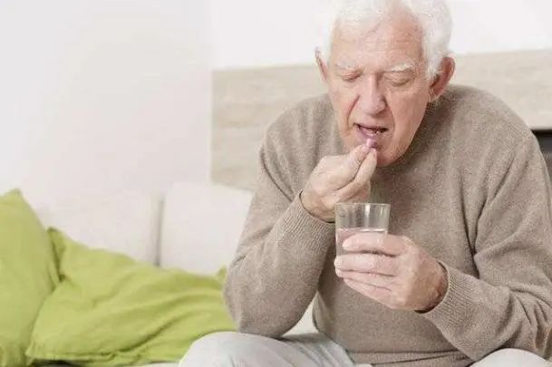 中国脑梗越来越多，是叶酸吃少了吗？提醒：这3种食物或要少吃