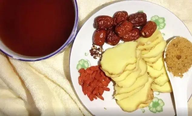 胃病不能吃“馒头”吗？医生：想要养胃，尽量避开这5种食物