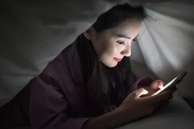 晚上不到10点就困了，凌晨3、4点就醒来，是衰老的征兆吗？