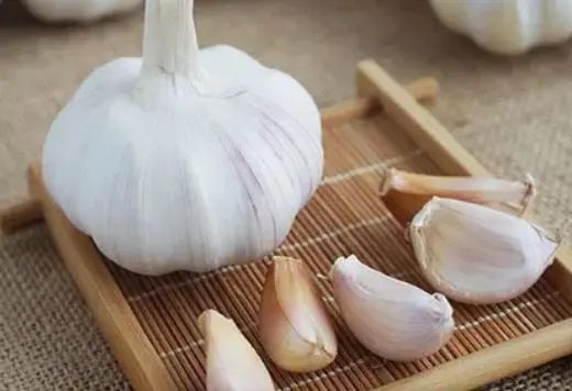 坚持天天吃“大蒜”的人，最后得到了什么呢？医生告诉你答案