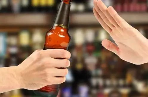 医生提醒：酒后若出现5个症状，或是“胰腺炎”，别不当回事