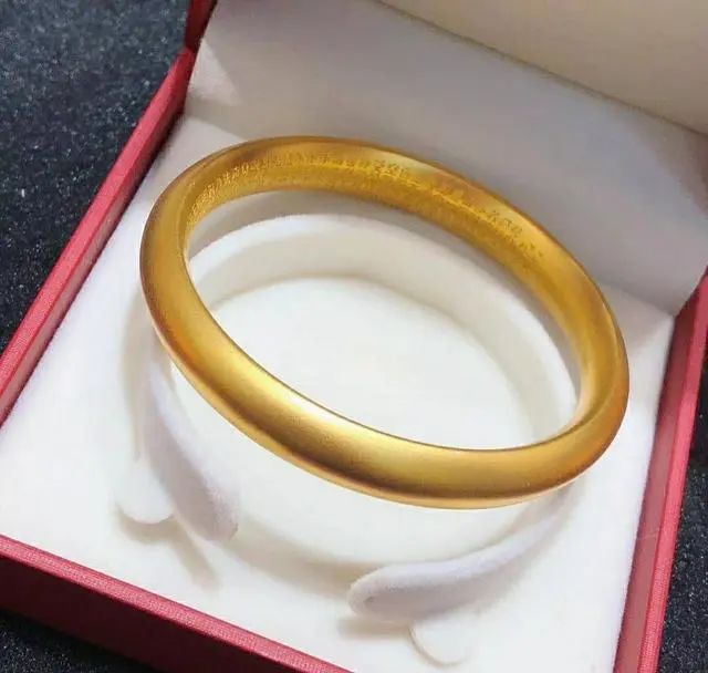 女子长期佩戴“金手镯”，身体会有什么变化？听听医生的回答