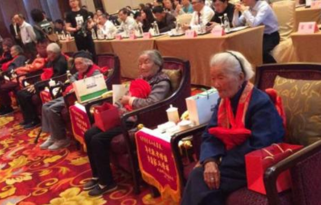 一千名百岁老人调查结果：长寿之人的共性，不是运动，而是这2点