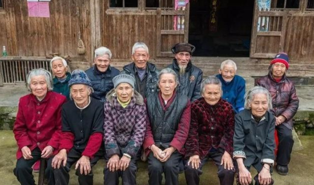 一千名百岁老人调查结果：长寿之人的共性，不是运动，而是这2点