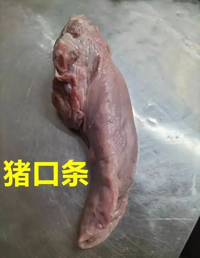 买猪肉时，旁边大妈专挑不瘦的买，摊主：这才是行家，你还别不信