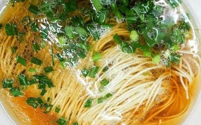 煮面条：最忌水开下锅煮！牢记这4点，爽滑劲道，比面馆的还好吃