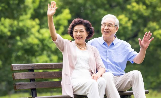 退休医生坦言：寿命长不是多走路和多睡觉，而是坚持这2件小事
