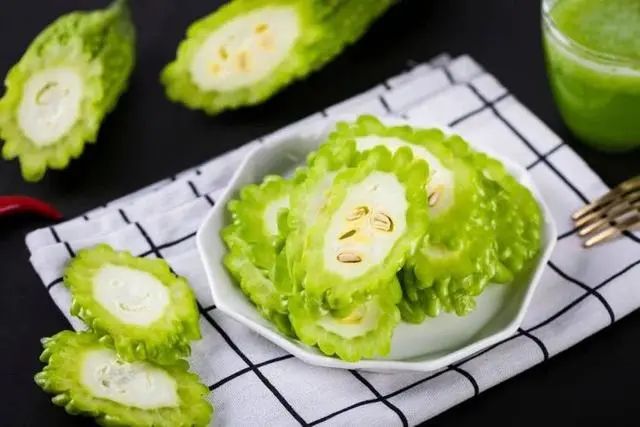 “三甜”伤肝，要少吃，“二苦”养肝，要多吃，你吃对了吗？