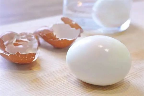 经常吃水煮蛋，是“养肝”还是“伤肝”？提醒：吃鸡蛋要牢记3点