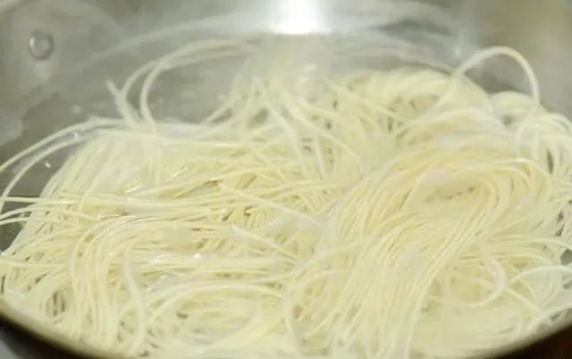 爱吃挂面的要注意了：这4种挂面尽量不要买，早知道早受益