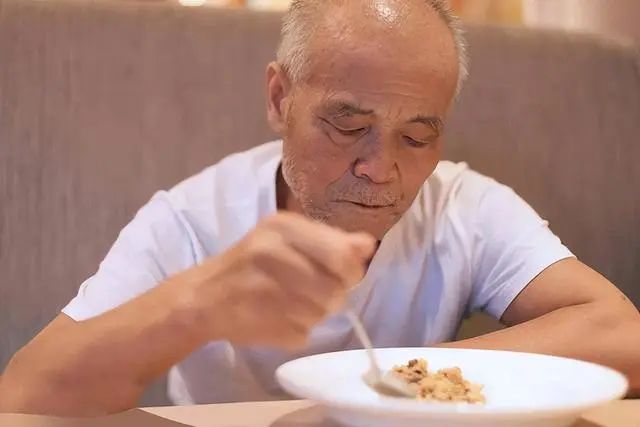 一个人寿命长不长，从饭量能看出来吗？多吃点好还是少吃点好呢？