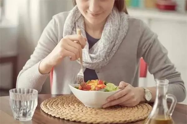 一个人寿命长不长，从饭量能看出来吗？多吃点好还是少吃点好呢？