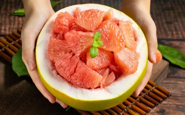 血脂高的人夏天不能吃葡萄吗？医生：想降血脂，可尝试这4种水果