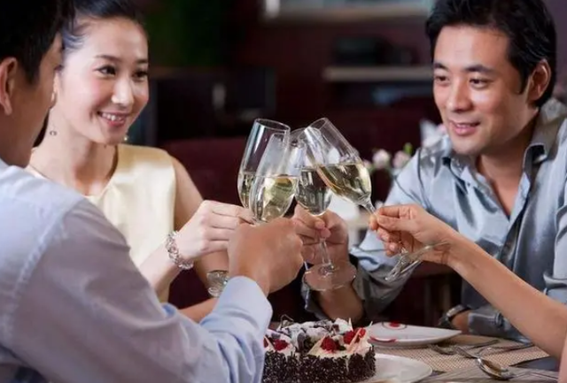 男人长期“不喝酒”会有什么变化？别不相信，或许会有这5个现象
