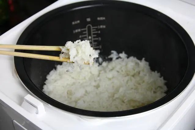 电饭锅是“害人锅”，生水煮饭有毒致癌？研究结果公布