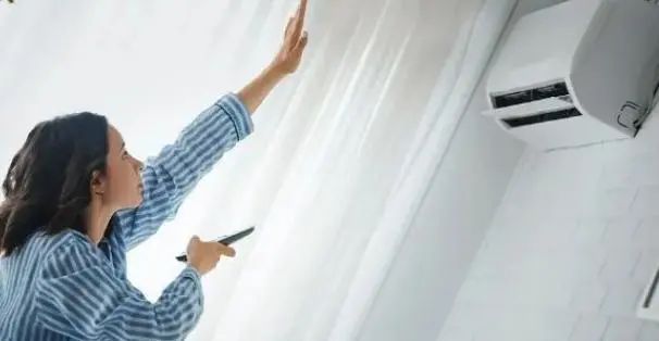 晚上睡觉时，空调温度开多少更佳？不是26度，这一温度舒服又省电