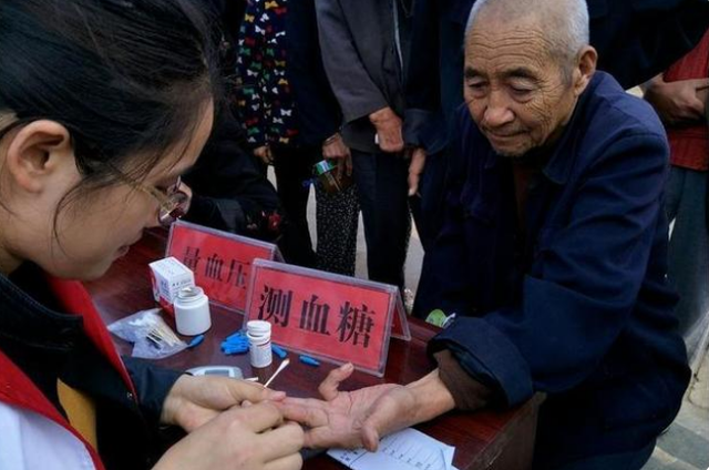 糖尿病患者吃西瓜，是升血糖还是降血糖呢？
