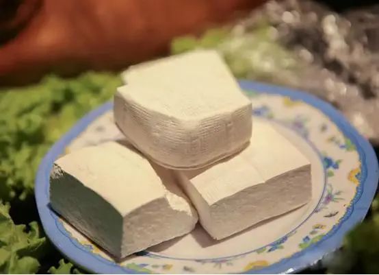 豆腐是高尿酸的死穴？70岁院士建议：少吃3种食物，尿酸或能平稳