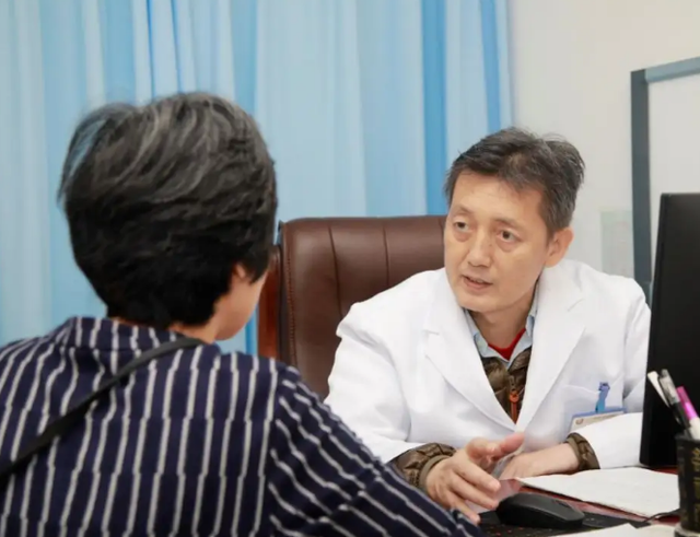 50岁肿瘤专家患癌离世，抗癌15个月，临终前的一个反思，发人深省