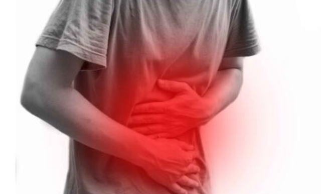 肠癌就是傻子癌？医生：身体出现这些症状要及早治疗