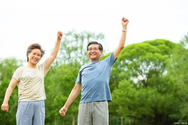 高血压的人，生活中做好这8件事，效果比降压药还要好！