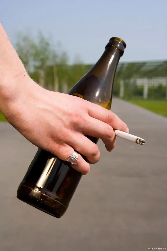高血压的人，生活中做好这8件事，效果比降压药还要好！