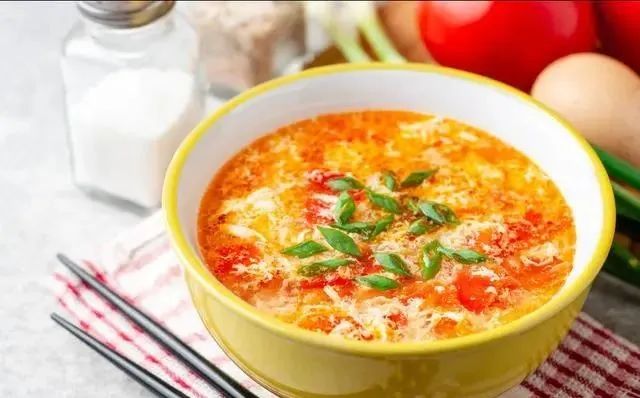明日夏至，老人讲“夏至一碗汤，不用医生帮”，一碗汤指的是啥？