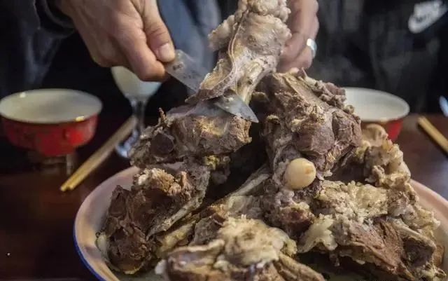 羊身上最好吃的三块部位，价格是羊排的一半，懂行的人看见就买