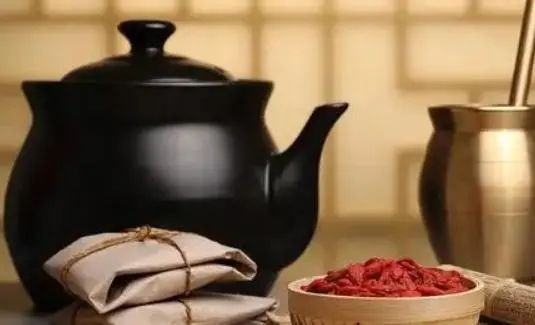 吃中药，有啥忌口？医生建议：6类食物尽量避免，要不中药白喝了